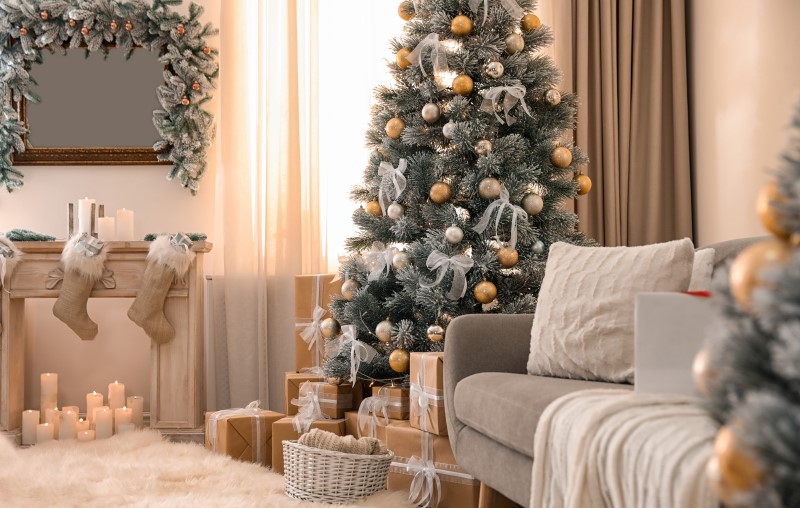 Árvore de Natal dourada | Foto de uma sala decorada para o Natal | Estilo de vida | Blog Alea