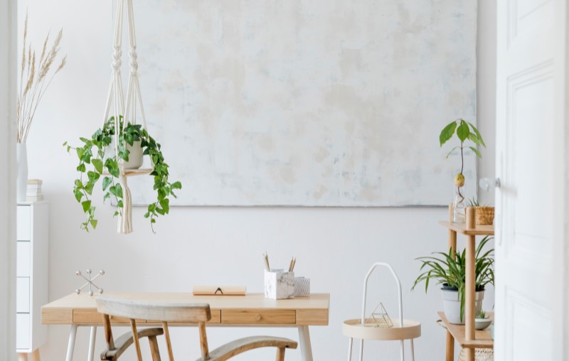 Design biofílico | Foto de uma sala decorada com plantas | Estilo de vida | Blog Alea